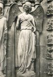 CPSM Cathedrale de Reims l'Ange Gardien de St Nicoise nomme Sourire de Reims Porche Nord du Grand Po