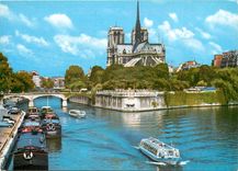 CPSM Paris N D de Paris l'Ile de la Cite et la Seine N D de Paris