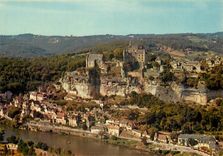 CPSM Chateaux en Perigord Vallee de la Dordogne site et chateau de Beynac (XIIIe s) vu du ciel