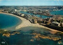CPSM Saint Malo Cite Corsaire Le chateau la plage de l'Eventail et le Sillon