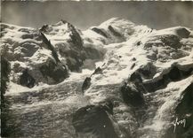 CPSM Chamonix Mont Blanc (Hte Savoie) les grands Mulets et le Mont Blanc