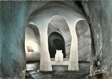 CPSM Chamonix le Montenvers (1913 m) la Grotte de la Mer de Glace l'Ours gardien de la Grotte