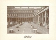 CPSM Paris les sculptures de Daniel Buren dans la cour d'honneur du Palais Royal (XVIIIe XIXe s)