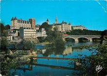 CPSM Pau (Basses Pyr) Vue sur la Gave le chateau le Pont et la Ville