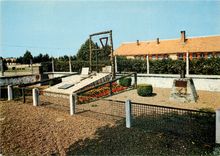 CPSM Compiegne (Oise) et le monument provisoire