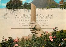 CPSM Chartres (Eure et Loir) Le monument a la memoire de Jean Moulin (1899 1943)