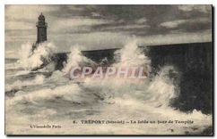 CPA Treport Seine Inf la Jetee un jour de Tempete 