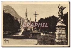 CPA Lourdes l'Esplanade et la Basilique 