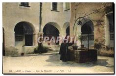 CPA Nice Cimiez Cour du Monastere Le Puits 