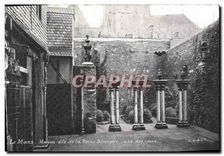 CPA Le Mans Maison dite de la Reine Berengere une des cours 