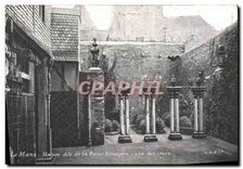 CPA Le Mans Maison dite de la Reine Berengere une des cours 