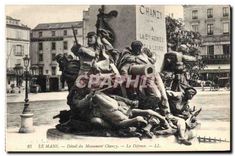 CPA Le Mans Detail du Monument Chanzy La Defense Militaria