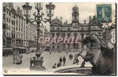 CPA Lyon Place des Terreaux et l'Hotel de Ville 