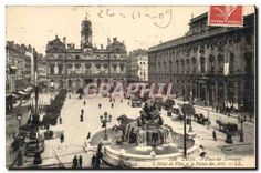 CPA Lyon Place des Terreaux L'Hotel de Ville et le Palais des Arts 