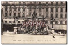 CPA Lyon Place des Terreaux et Fontaine Bartholdi 