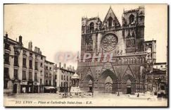 CPA Lyon Place et Cathedrale Saint Jean 