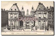 CPA Lyon L'Hotel de Ville Facade de la Place de la Comedie 