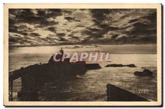 CPA Cote Basque Biarritz (Basses Pyrenees) Le Rocher de la Vierges au Crepuscule