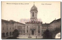 CPA Lyon Maison de St Jean de Diau Cour d'Honneur