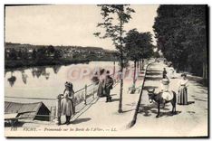 CPA Vichy Promenade sur les Bords de l'Allier Ane Mule