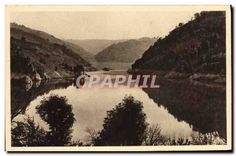 CPA Vallee de la Truyere Cantal Barrage de Sarrans en amont de Treboul un des Bassins forme par une 