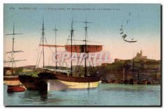 CPA Marseille le vieux port et Notre Dame de la Garde Bateau