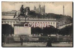 CPA Lyon place Bellecour et Fourvieres statue de Louis XIV 