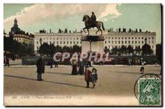 CPA Lyon place Bellecour et Louis XIV 