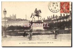 CPA Lyon place Bellecour statue de Louis XIV 