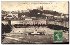 CPA Lyon la place Bellecour vue d'ensemble 