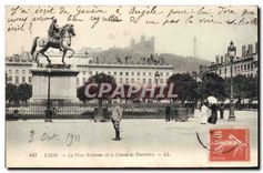 CPA Lyon la place Bellecour et le Coteau de Fourviere 