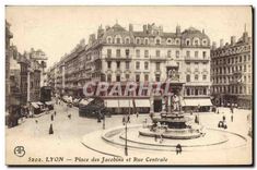 CPA Lyon Place des Jacobins et rue centrale 