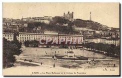 CPA Lyon La Place Bellecour et le Coetau de Fourviere 
