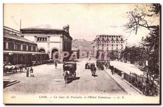CPA Lyon La Gare de Perrache et l'Hotel Terminus 