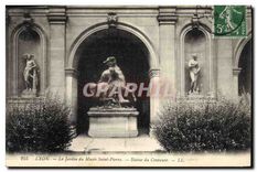 CPA Lyon Le Jardin du Musee Saint Pierre Statue du centaure