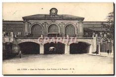 CPA Lyon Gare de Oerrache Les Voutes et la Facade 