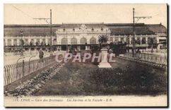 CPA Lyon Gare des Brotteaux Les Jardins et la Facade 