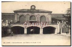 CPA Lyon Gare de Perrache Les Voutes et la Facade 
