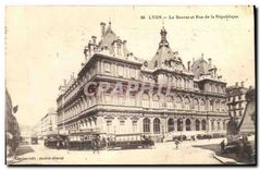 CPA Lyon La Bourse et Rue de la Republique Tramways