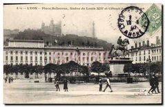CPA Lyon Place Bellecour Statue de Louis XIV et Coteau 