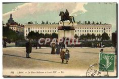 CPA Lyon La Place Bellecour et Louis XIV 