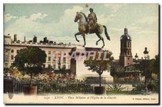 CPA Lyon Place Bellecour et l'Eglise de la Charite 