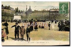 CPA Lyon Place Bellecour Enfants