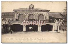 CPA Lyon Gare de Perrache Les Voutes et la Facade 