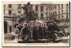 CPA Lyon Artistique Fontaine Bartholdi Place des Terreaux 