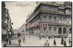 CPA Lyon La Bourse et Rue de la Republique 