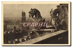 CPA Paris Notre Dame de Paris A Gauche des Chimeres la Tour St Jacques et le Sacre Coeur 
