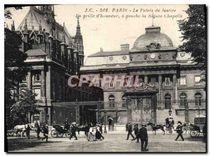 CPA Paris Le Palais de Justice La grille d'honneur a gauche la Sainte Chapelle 