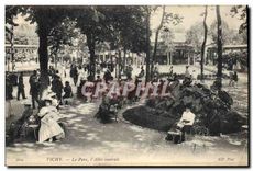 CPA Vichy Le Parc l'Allee centrale 