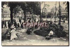 CPA Vichy Le Parc l'Allee centrale 
